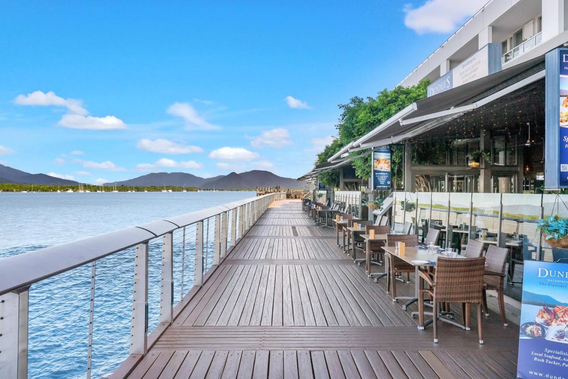 Belle Escapes 52 Harbour Lights With Ocean View Apartment Cairns Exterior photo