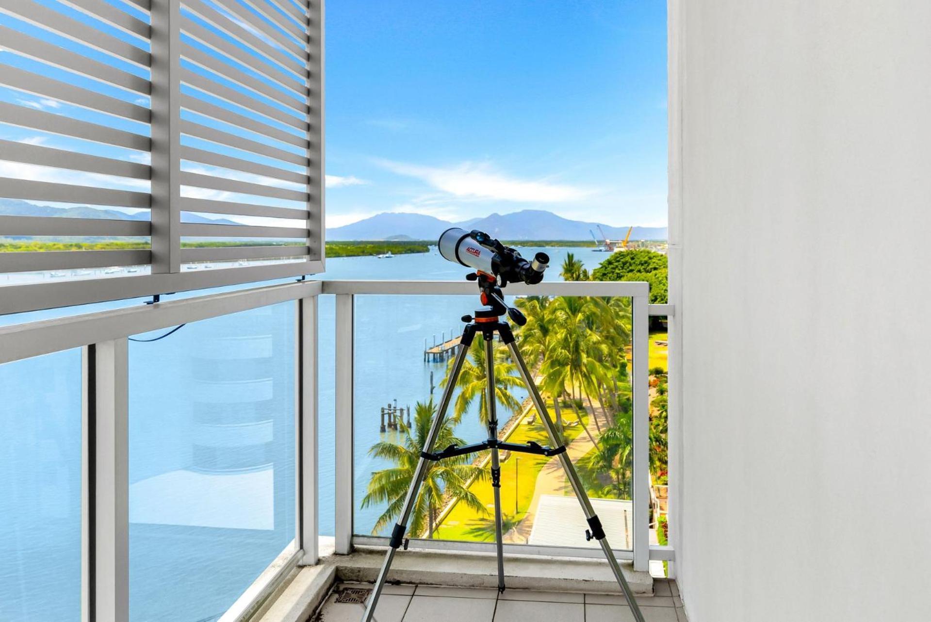 Belle Escapes 52 Harbour Lights With Ocean View Apartment Cairns Exterior photo